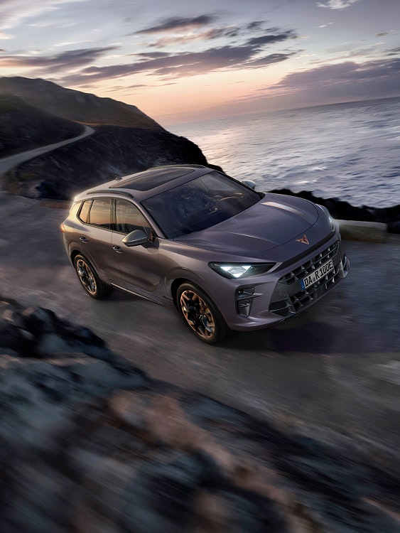 Nahaufnahme eines CUPRA Rads mit markanter Felge in Schwarz-Kupfer-Optik