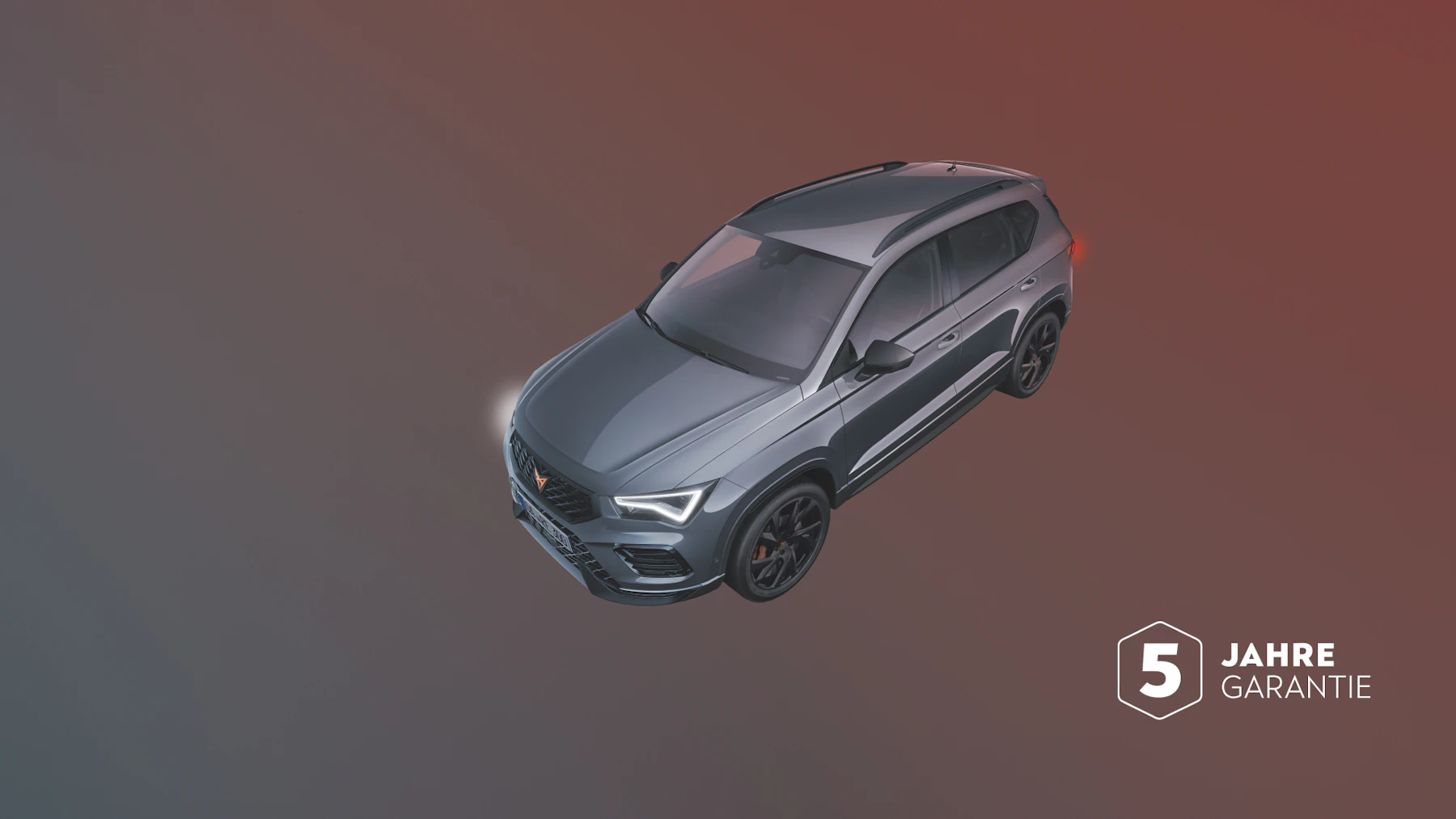 CUPRA Ateca aus schräger Vogelperspektive auf farbigem Hintergrund.